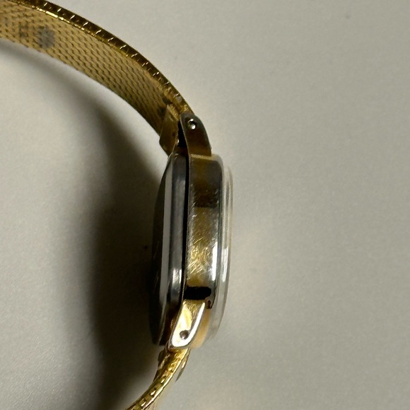 Timex 1983 Mechanical Textured Dial Gold-Tone Stainless Steel 22mm Dress Watch - Picture 8 of 12